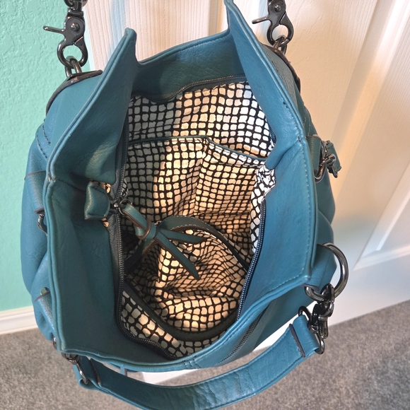 Black Rivet Teal Shoulder Bag - Picture 3 of 8